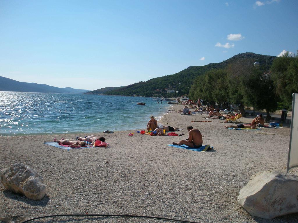 Viktorija Apartments Seget Vranjica Rum bild